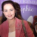 Roweina Umboh di Premiere Film '7 Misi Rahasia Sophie'