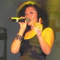 Dira Sugandi Saat Tampil di Konser 'Help Everybody Loves Others'