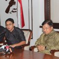 Pasha Ungu dan Jusuf Kalla Saat Mendatangi Gedung Palang Merah Indonesia