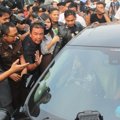 Dewi Persik Mengendarai Sendiri Mobil Pribadinya
