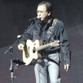 Penampilan Iwan Fals  di Konser '40 Tahun Eros Djarot Berkarya'