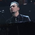 Penampilan Ahmad Dhani di Konser 'Masterpiece'