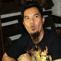 Ahmad Dhani Saat Menggelar Jumpa Pers di Kediamannya