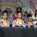 D'Jollies Saat Menggelar Jumpa Pers di Kawasan Sudirman, Jakarta