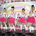 Penampilan D'Jollies Saat Menggelar Jumpa Pers