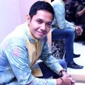 Dude Harlino Saat Fitting Baju Pengantin