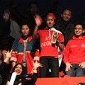 Aksi Penonton Indonesia di Tribun
