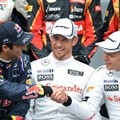 Daniel Ricciardo, Jenson Button dan Kevin Magnussen Saat Sesi Foto