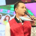 Andhika Pratama Saat Menjadi Host Konser '3 Tahun Senyuman Cherry Belle'