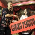 Ahmad Dhani Saat Berikan Asuransi Pendidikan untuk Anak Korban Kecelakaan