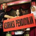 Ahmad Dhani Saat Berikan Asuransi Pendidikan untuk Anak Korban Kecelakaan