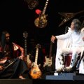 Penampilan Otong Koil dan Jikun /rif di 'Wayang Orang Rock Ekalaya'