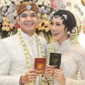 Dude Harlino dan Alyssa Soebandono Pamerkan Buku Nikahnnya