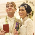 Dude Harlino dan Alyssa Soebandono Seusai Akad Nikah