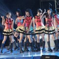 JKT48 Nyanyikan 'Flying Get' di Ulang Tahun 'Dahsyat' yang ke-6