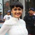 Julia Perez Saat Pembukaan 'Jupe Fried Chicken'