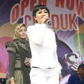 Julia Perez Saat Pembukaan 'Jupe Fried Chicken'