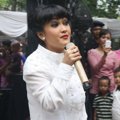 Julia Perez Saat Pembukaan 'Jupe Fried Chicken'