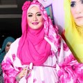 Eddies Adelia Saat Peresmian Butik 'April Jasmine'