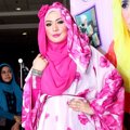 Eddies Adelia Saat Peresmian Butik 'April Jasmine'