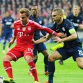 Duel Mario Goetze dan Nemanja Vidic di Laga Bayern Munchen vs Manchester United