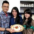 Uli Herdinansyah dan Chiquita Meidy Syuting Acara Memasak