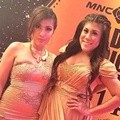 Novita Dewi dan Regina Ivanova di Acara MNC Life Golden Choice Awards 2014