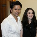 Arumi Bachsin dan Emil Dardak Saat Ditemui di RS Siloam, Jakarta