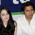 Arumi Bachsin dan Emil Dardak Saat Ditemui di RS Siloam, Jakarta