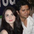 Arumi Bachsin dan Emil Dardak Saat Ditemui di RS Siloam, Jakarta