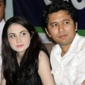 Arumi Bachsin dan Emil Dardak Saat Ditemui di RS Siloam, Jakarta