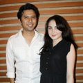 Arumi Bachsin dan Emil Dardak Saat Ditemui di RS Siloam, Jakarta