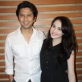 Arumi Bachsin dan Emil Dardak Saat Ditemui di RS Siloam, Jakarta