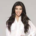 Kourtney Kardashian Berpose untuk Kardashian Kollection Denim