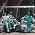 Lewis Hamilton di Pit Stop