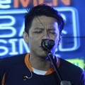 Ariel Saat Tampil Bersama NOAH di Bluegrass