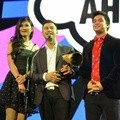 Raffi Ahmad Raih Penghargaan Presenter Paling Seru