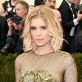 Kate Mara Memukau dengan Gaun dari Valentino