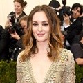 Leighton Meester Kenakan Busana dari Emilio Pucci