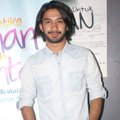 Reza Rahadian Saat Ditemui di Kawasan Tebet, Jakarta Selatan