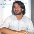 Reza Rahadian Saat Ditemui di Kawasan Tebet, Jakarta Selatan
