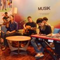 Maliq & D' Essentials Saat Launching Album 'Musik Pop'
