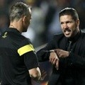 Diego Simeone Protes Kepada Wasit