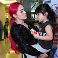 Mulan Jameela dan Safeea Syuting Reality Show di Rockstar Gym
