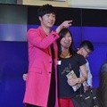 Jung Il Woo Berfoto Bersama Fans yang Beruntung