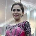 Cinta Penelope Fitting Baju Pengantin