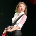 Taylor Swift di Konser 'Red Tour in Jakarta'