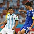 Sergio Aguero dan Emir Spahic Berduel Sengit