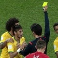 Neymar Diganjar Kartu Kuning oleh Wasit Yuichi Nishimura