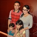 Sandy Tumiwa dan Tessa Kaunang Bersama Anak-Anak
